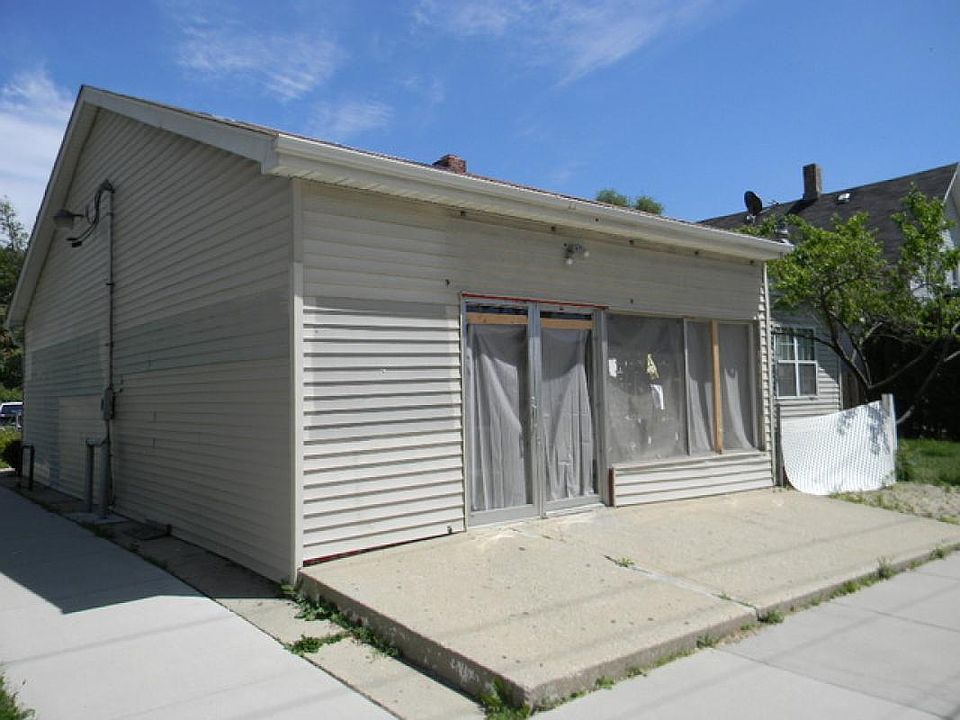 2nd image of 659 Raymond St