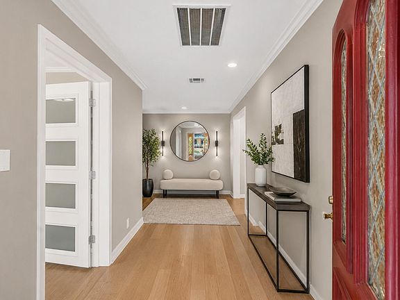 3rd image of 758 W 42nd St