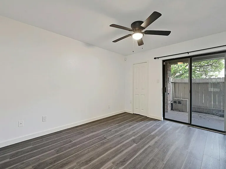 1705 Crossing Pl #130 — Photo 11