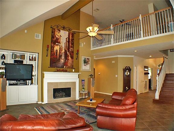 4th image of 3106 Autumn Leaf Dr