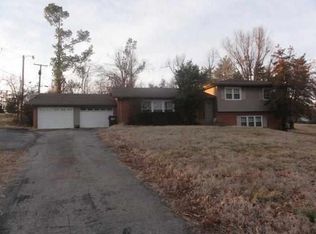 3937 Pines Rd, Paducah, KY 42001