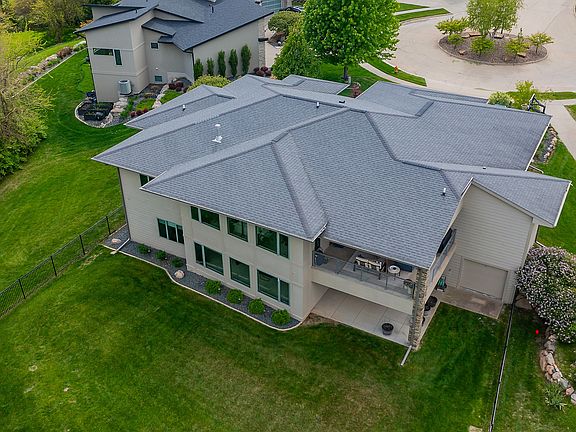 3rd image of 16102 Maple Dr