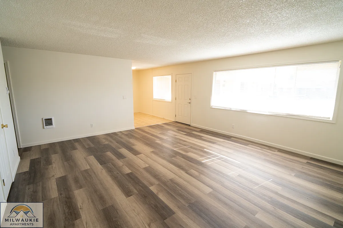 Building Photo - 4545 SE Ina Ave #16