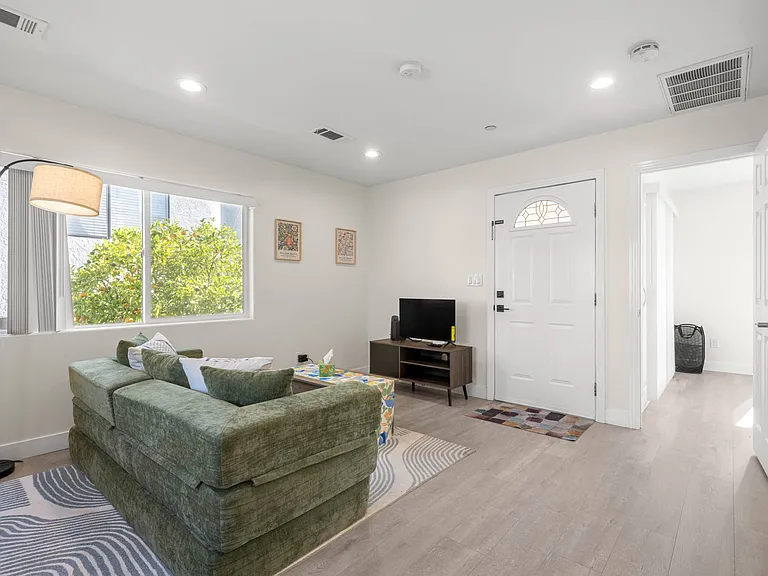 2239 N Niagara St #103 — Photo 17