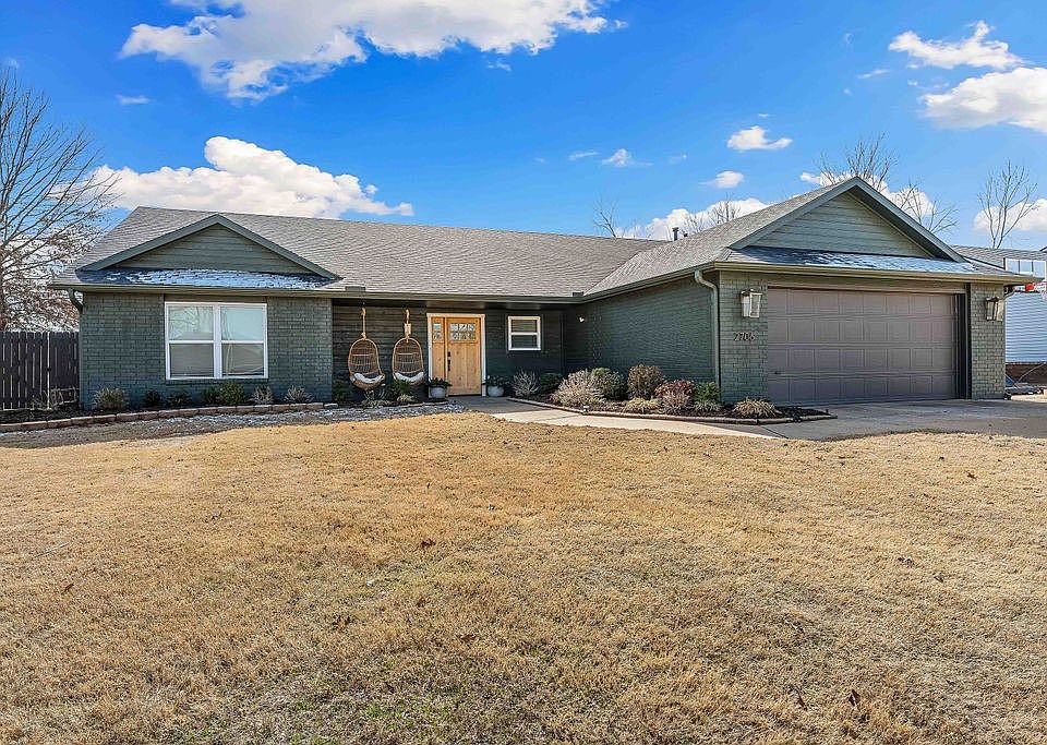 1st image of 2706 Pleasant View Ln