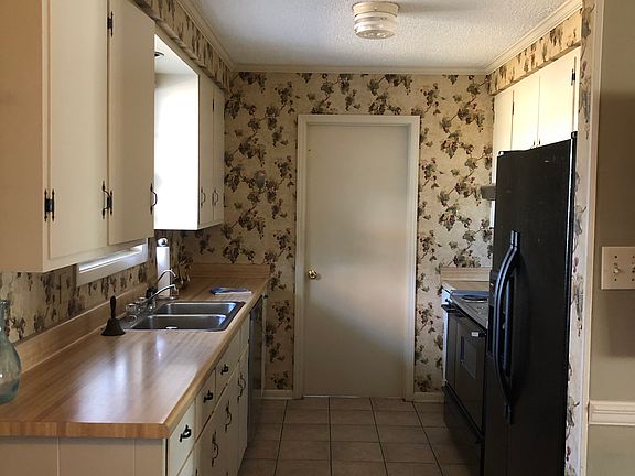 galley kitchen to laundry