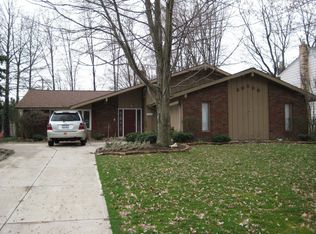 26559 Chapel Hill Dr, North Olmsted, OH 44070