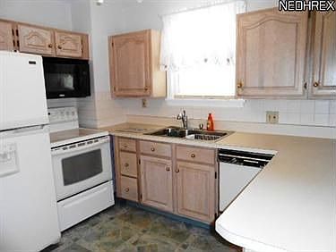 5th image of 2211 W Erie Ave