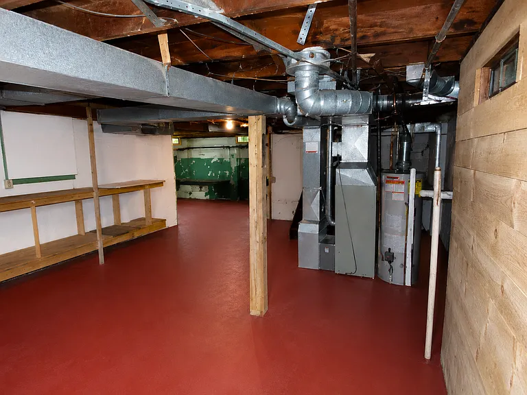 1010 Farrington St — Photo 5