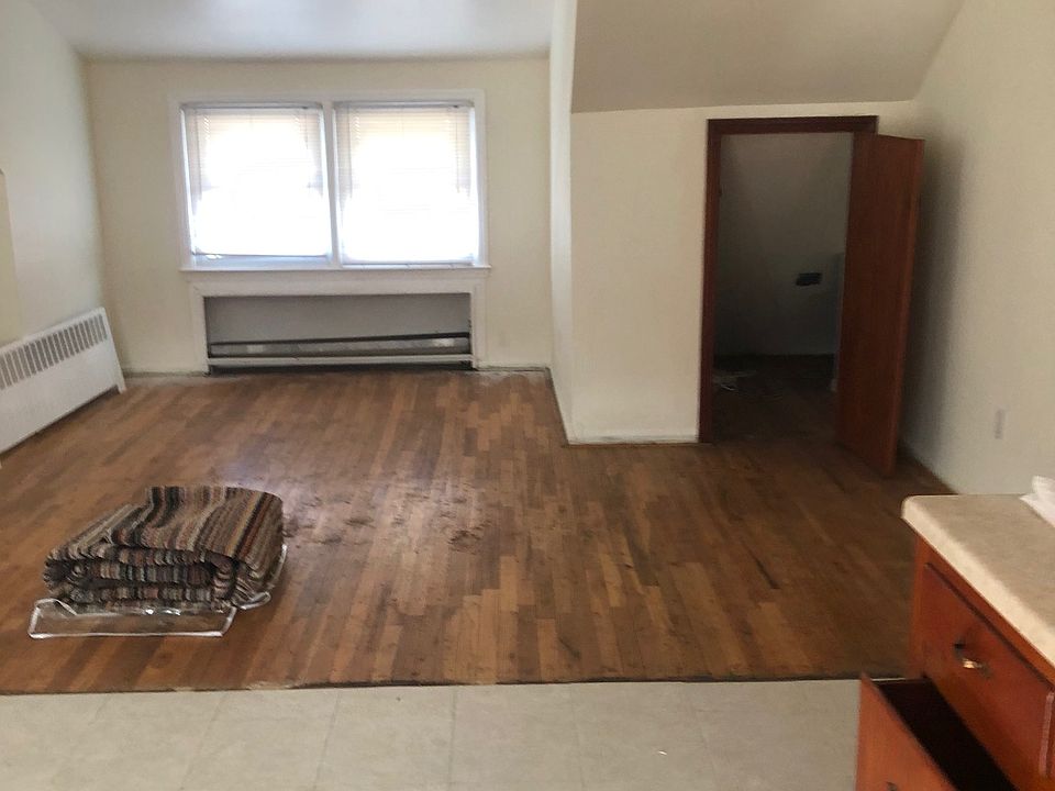 1st image of 1285 Burton Ave