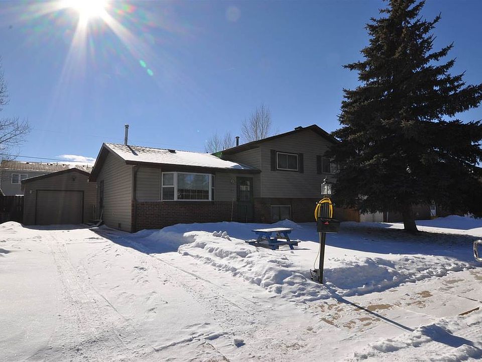 1st image of 1004 Sanders Dr