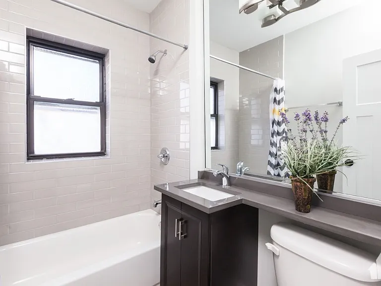 715 W Brompton Ave #2 — Photo 5