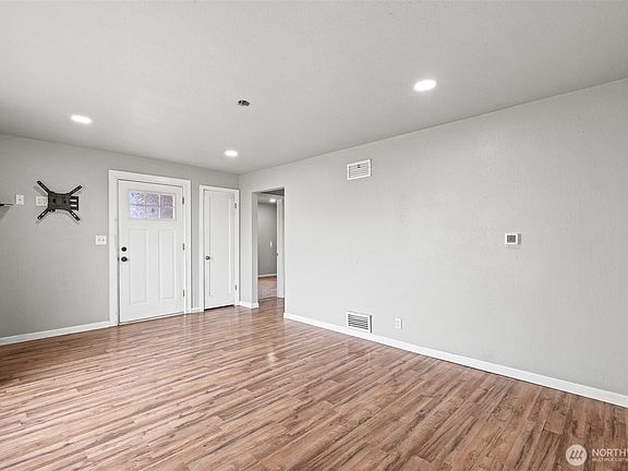 2nd image of 112 E Street NE