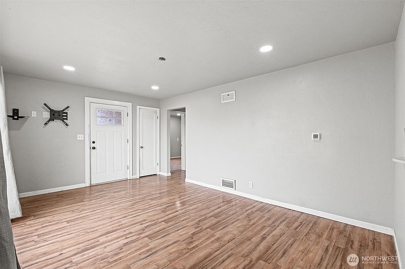 2nd image of 112 E Street NE