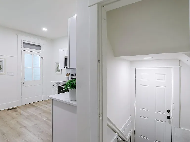 910 Sanders St — Photo 25