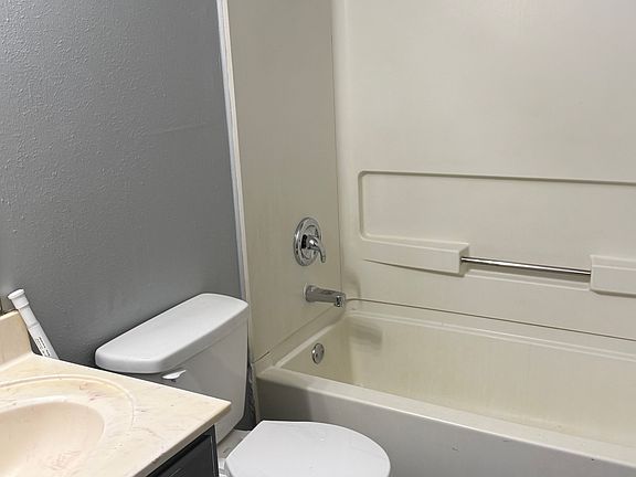 5th image of 2228 Maple Dr