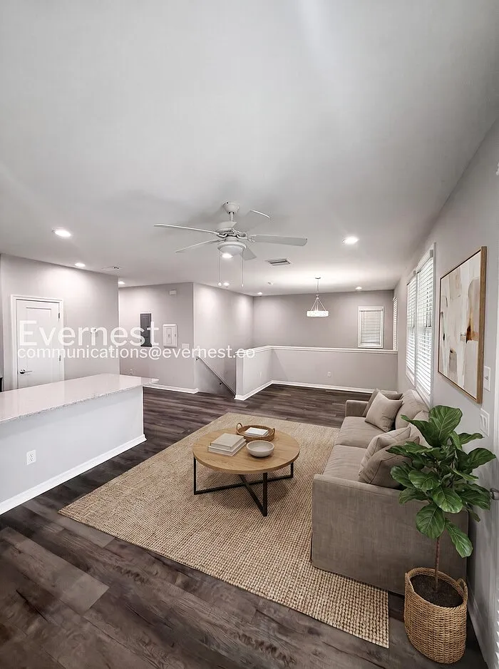 3 bed, 2.0 bath, 1268 sqft, $1,895 — Photo 3