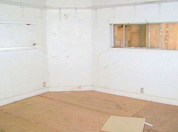 3rd image of 963 E Broadway Ave