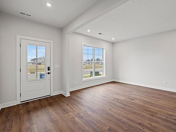 4th image of 6336 Jessica Ln