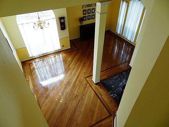 5th image of 1810 Emerald Lake Ct