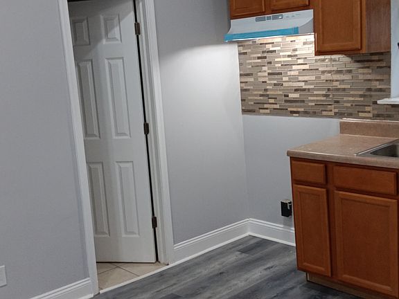 2nd image of 350 W Queen Ln Floor 2