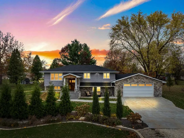705 Somerset Dr, Metamora, IL 61548