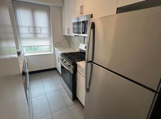 196-05 67th Ave APT 3B, Fresh Meadows, NY 11365