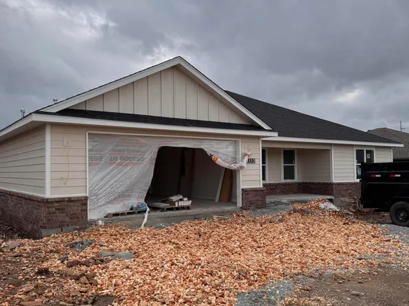 1112 Center Court Cir, Grove, OK 74344