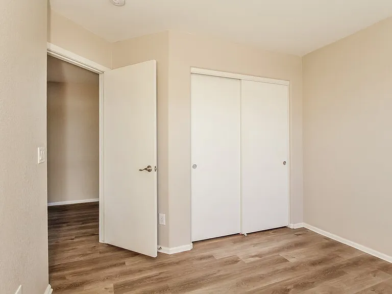 15999 W Moreland St — Photo 14
