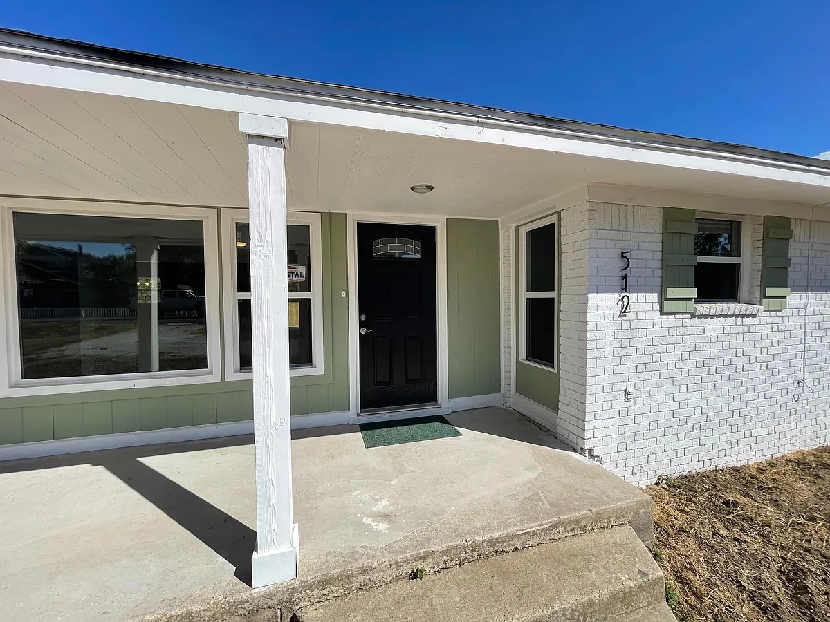 Entry - 512 S 5th St