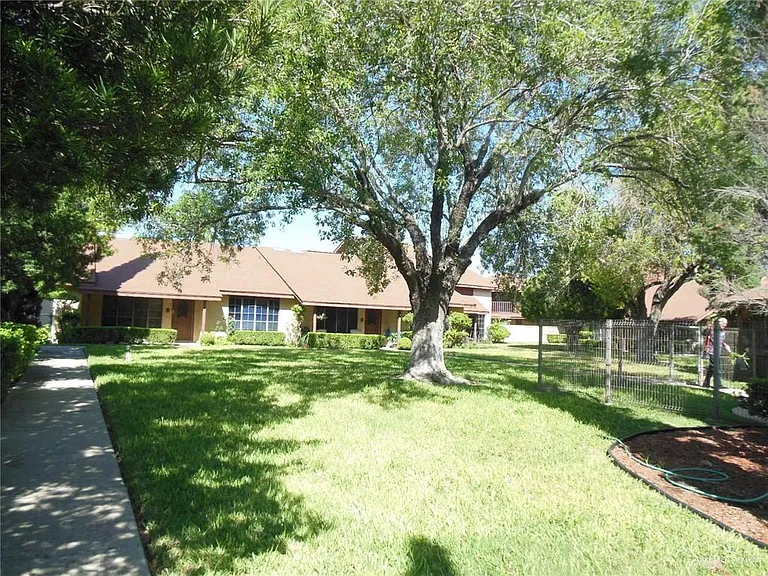 901 E Dallas Ave #16 — Photo 4