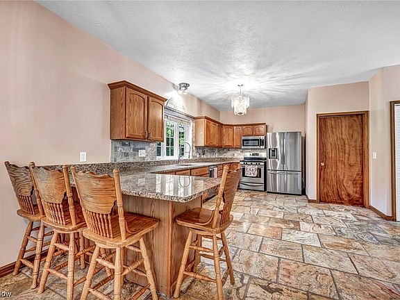 3rd image of 734 McRoberts Ave