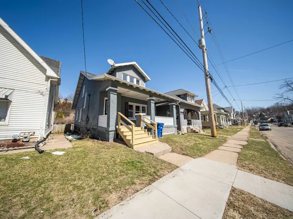 379 Kaufmann Ave, Dubuque, IA 52001