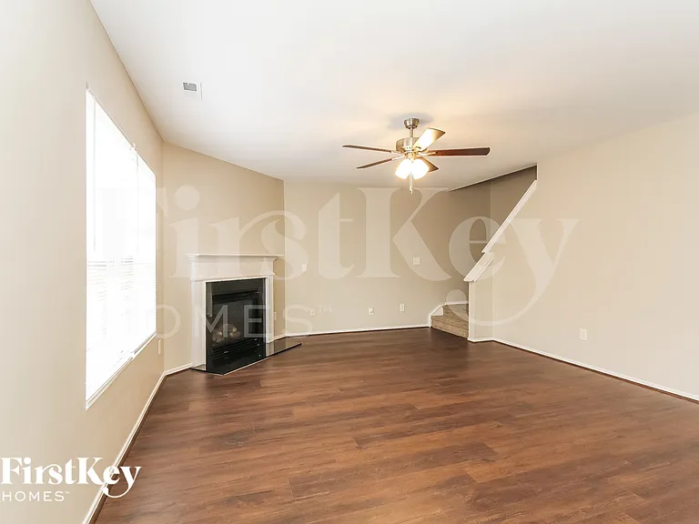 2709 Buckleigh Dr — Photo 4