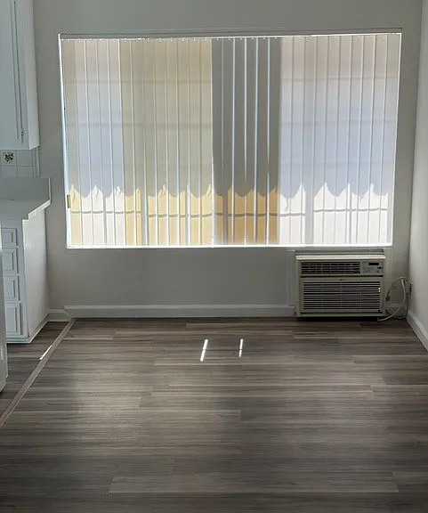 5336 Kester Ave — Photo 5