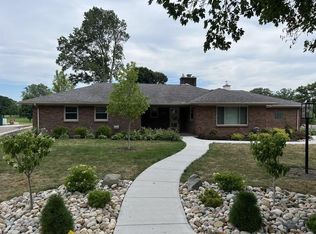 1533 Cambridge Rd, Lansing, MI 48911