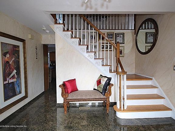 2nd image of 125 Nancy Ln