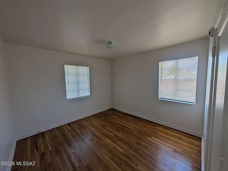 1401 E 10th St #3 — Photo 9