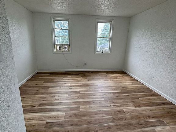 2nd image of 325-327 S Pierce St #922349ECD