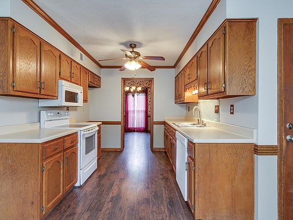 5th image of 3758 Oak Forest Dr