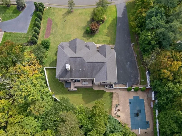 2 Bridle Path, Lynnfield, MA 01940