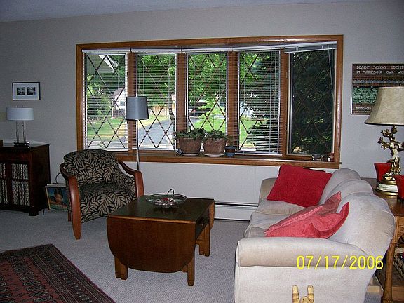 Very Large LR w/bay window