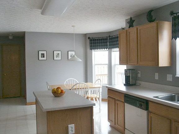 Fully Equipped Kitchen with Bayed Eating Area