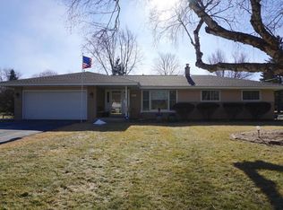 21405 Birdseye Ln, Waukesha, WI 53186