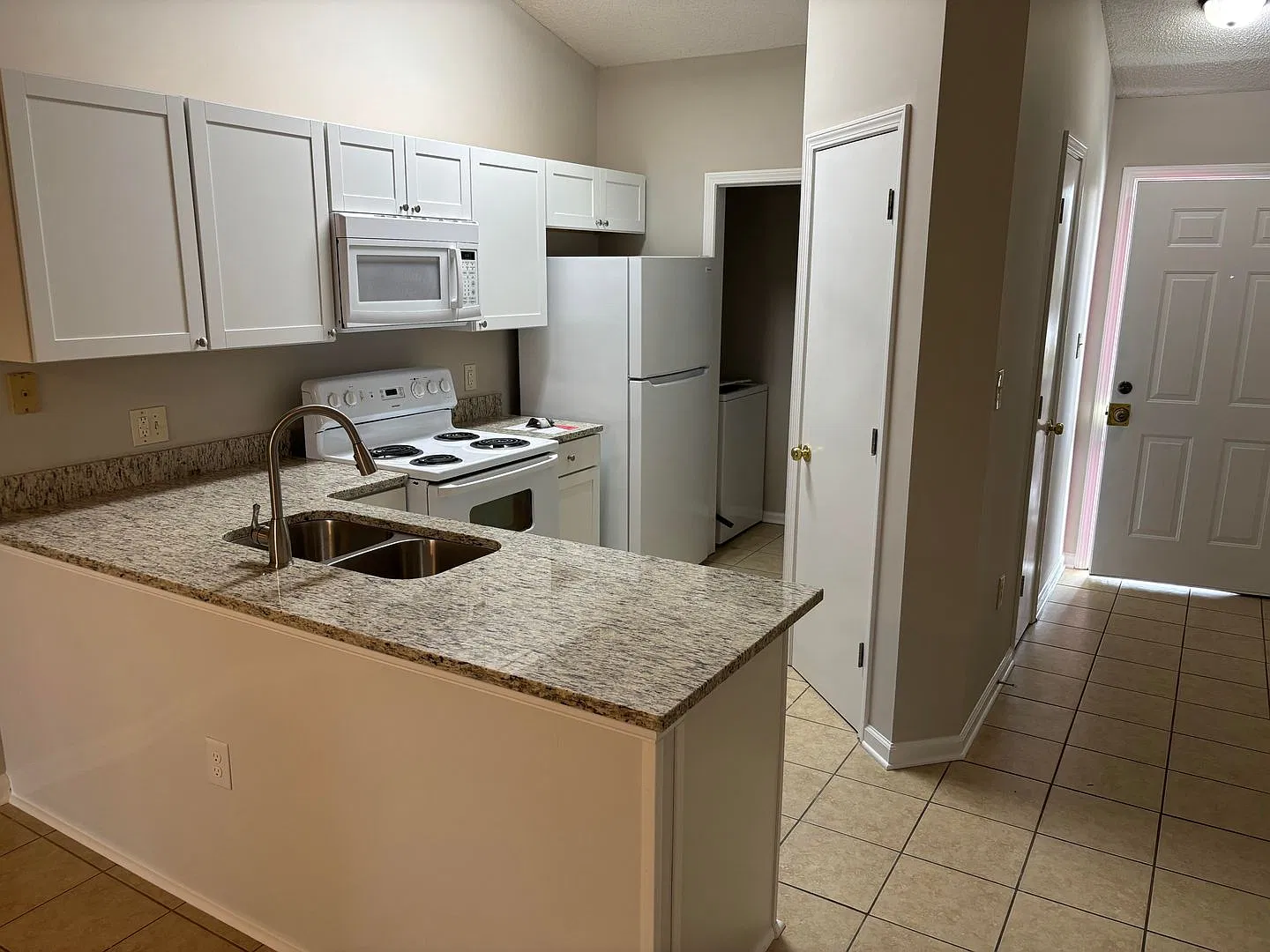 2-Bedroom, 2-Bathroom Condo with Balcony — Photo 3