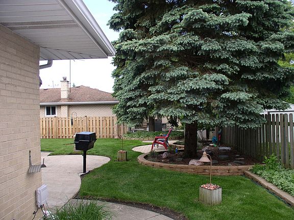 2nd image of 1821 N Aralia Dr