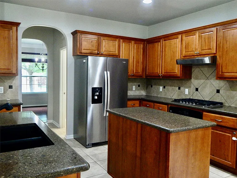 1110 Willowbrook Dr — Photo 3