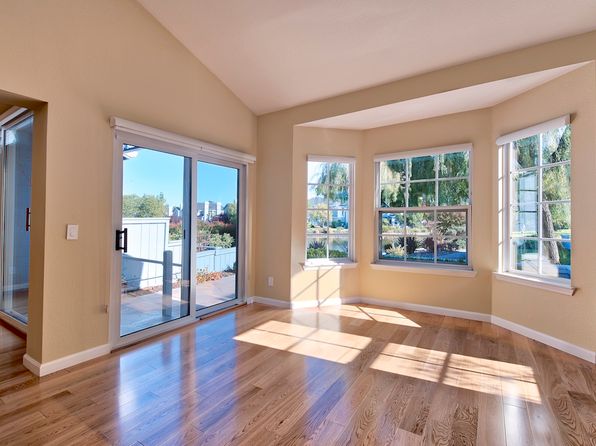 50 Mariners Cir #50