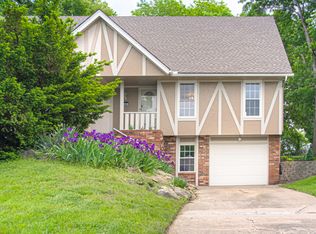 1303 La Chateau Dr, Liberty, MO 64068