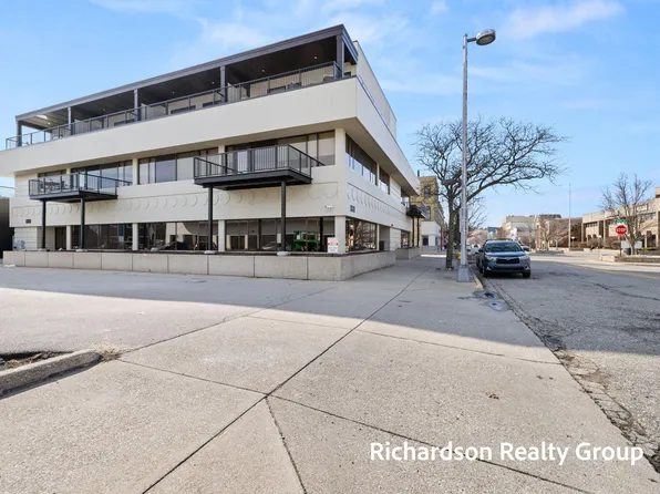 300 Washington Ave #8, Grand Haven, MI 49417